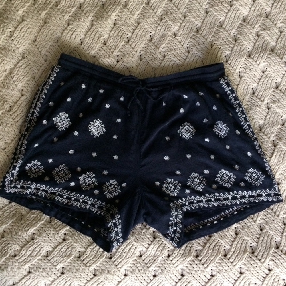 Crown & Ivy boho embroidered shorts